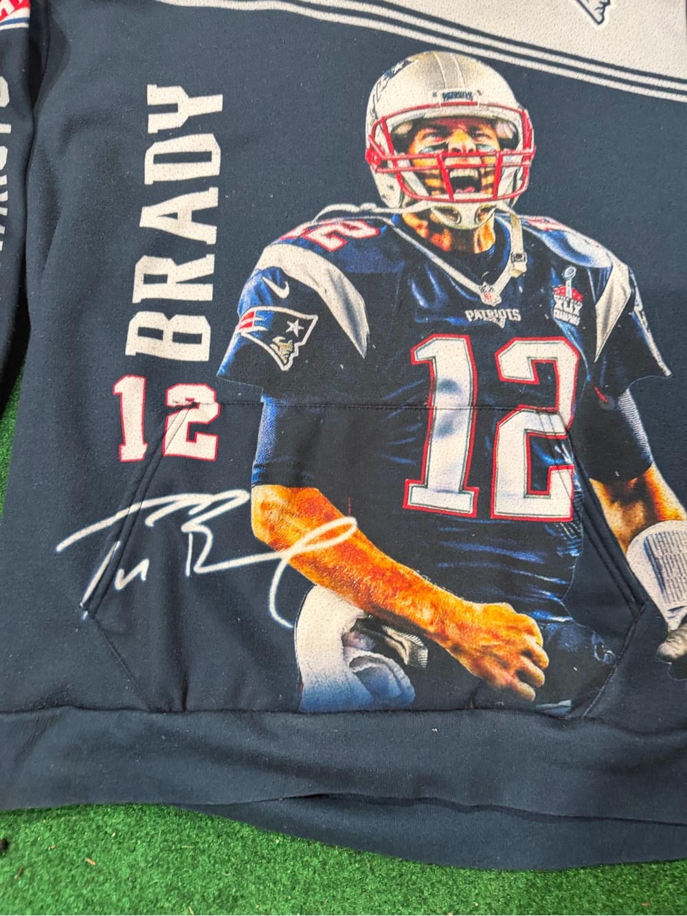 Tom Brady commemorative Patriots  Sweater with Brady Graphic